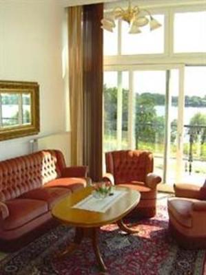фото отеля Das Weisse Hotel an der Elbchaussee