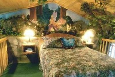 фото отеля Castle Wood Theme Cottages