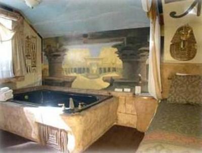 фото отеля Castle Wood Theme Cottages