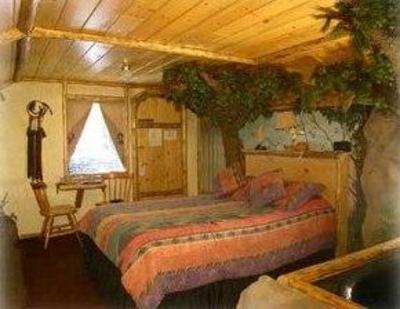 фото отеля Castle Wood Theme Cottages