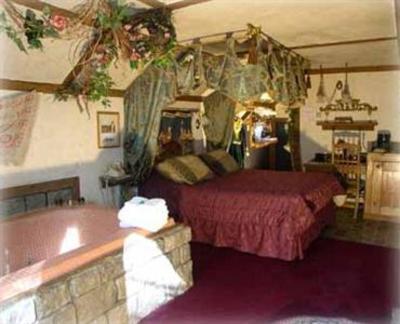 фото отеля Castle Wood Theme Cottages
