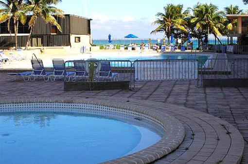 фото отеля Castle Beach Club
