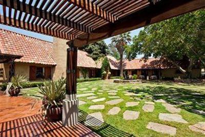 фото отеля Lombardy Boutique Hotel & Conference Centre