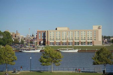 фото отеля Doubletree Bay City Riverfront