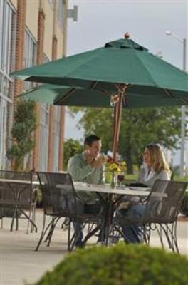 фото отеля Doubletree Bay City Riverfront