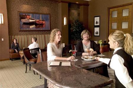 фото отеля Doubletree Bay City Riverfront