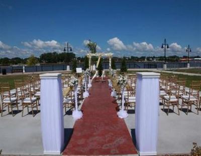 фото отеля Doubletree Bay City Riverfront