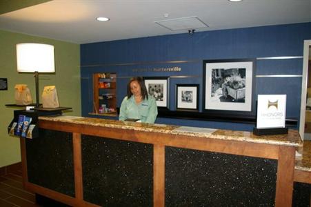 фото отеля Hampton Inn & Suites Huntersville