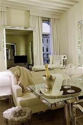 фото отеля Palazzina Grassi Hotel Venice