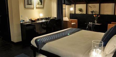 фото отеля Sterling Suites - Langford Town