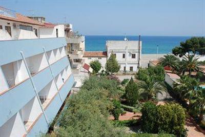 фото отеля Hotel Costa Azzurra Brolo