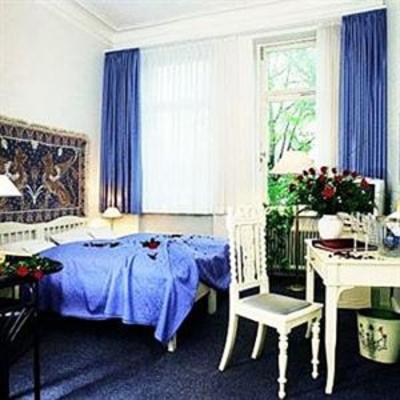 фото отеля Hotel am Hohenzollernplatz