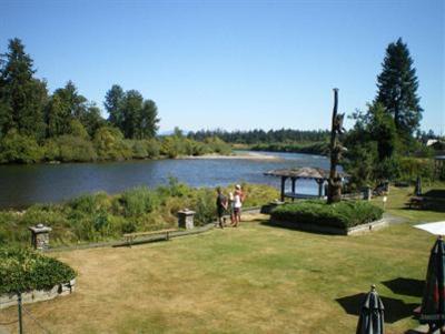 фото отеля Campbell River Lodge