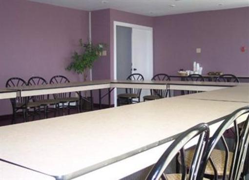 фото отеля Quality Inn Temiskaming Shores
