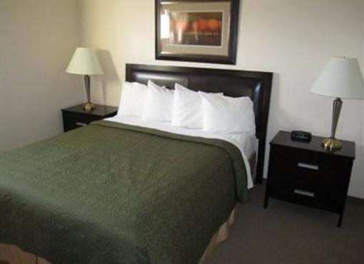 фото отеля Quality Inn Temiskaming Shores