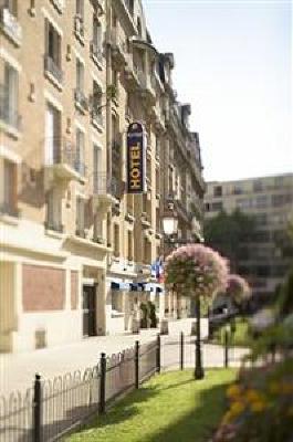 фото отеля Kyriad Paris Clichy Centre