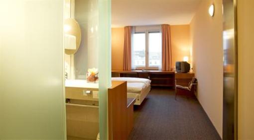 фото отеля Cornavin Hotel Geneva