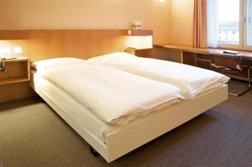 фото отеля Cornavin Hotel Geneva