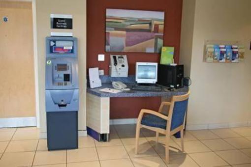 фото отеля Holiday Inn Express Chester-Racecourse