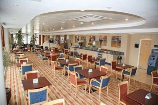 фото отеля Holiday Inn Express Chester-Racecourse