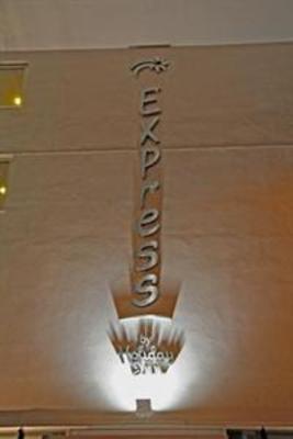 фото отеля Holiday Inn Express Chester-Racecourse