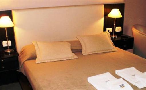 фото отеля Hotel Plaza Belgrano Colon