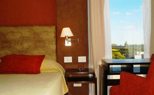 фото отеля Hotel Plaza Belgrano Colon