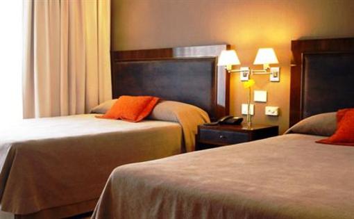 фото отеля Hotel Plaza Belgrano Colon