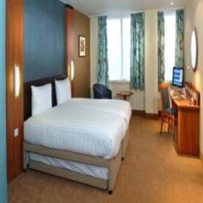 фото отеля Purple Hotel Baldock