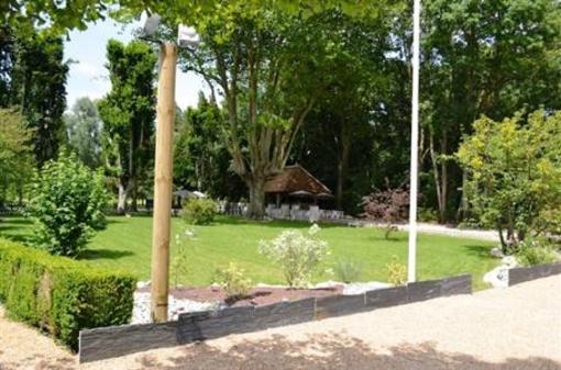 фото отеля Le Saint Jacques Cloyes-sur-le-Loir