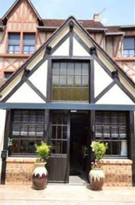 фото отеля Le Saint Jacques Cloyes-sur-le-Loir