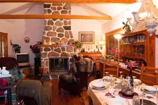фото отеля Village d'accueil des Hautes-Laurentides Hotel Kiamika