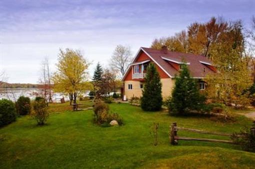 фото отеля Village d'accueil des Hautes-Laurentides Hotel Kiamika
