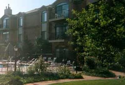 фото отеля Gardens Canal Court Apartment Indianapolis