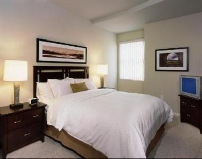 фото отеля Gardens Canal Court Apartment Indianapolis