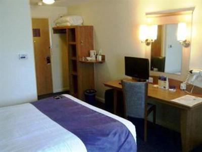 фото отеля Premier Inn East Grinstead