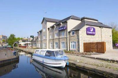 фото отеля Premier Inn Huddersfield Central