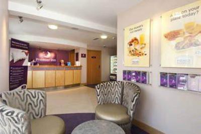 фото отеля Premier Inn Huddersfield Central