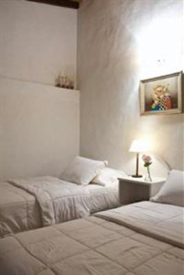 фото отеля Teresita Bed & Breakfast Adrogue