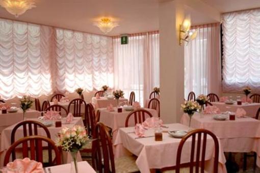 фото отеля Hotel Oasi Lignano Sabbiadoro