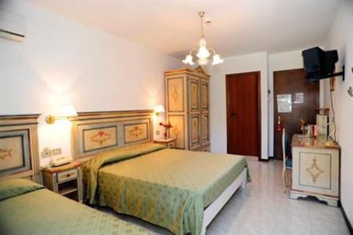 фото отеля Hotel Oasi Lignano Sabbiadoro
