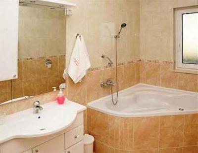 фото отеля Apartments Barisic Seget Donji