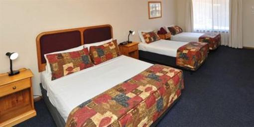 фото отеля Asters on James Motor Inn