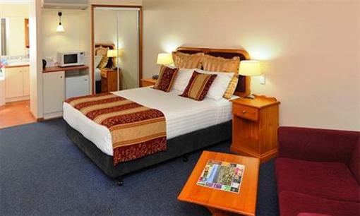фото отеля Asters on James Motor Inn