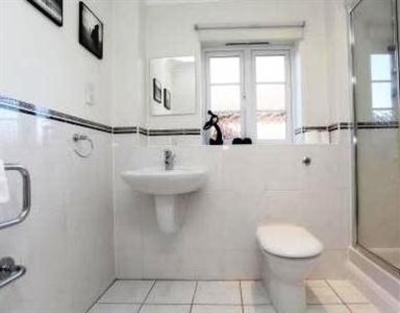 фото отеля Discovery Place Apartment Newbury