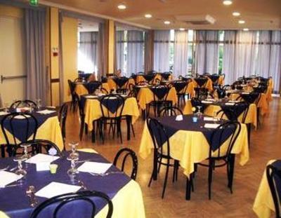 фото отеля HalfMoon Hotel