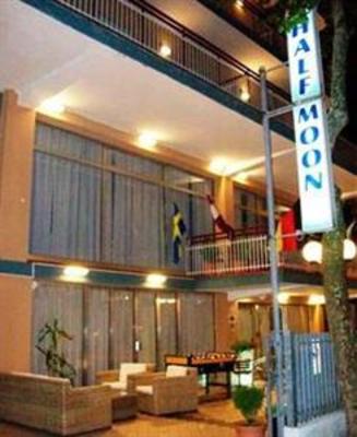 фото отеля HalfMoon Hotel