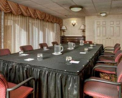 фото отеля Clarion Collection Hotel Arlington Court Suites