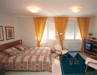фото отеля Apartamentos San Fermin