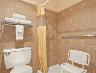 фото отеля Days Inn Russell